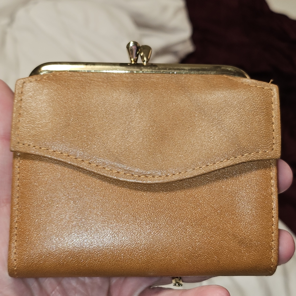 Classic Tan Leather Kiss-Lock Compact Wallet